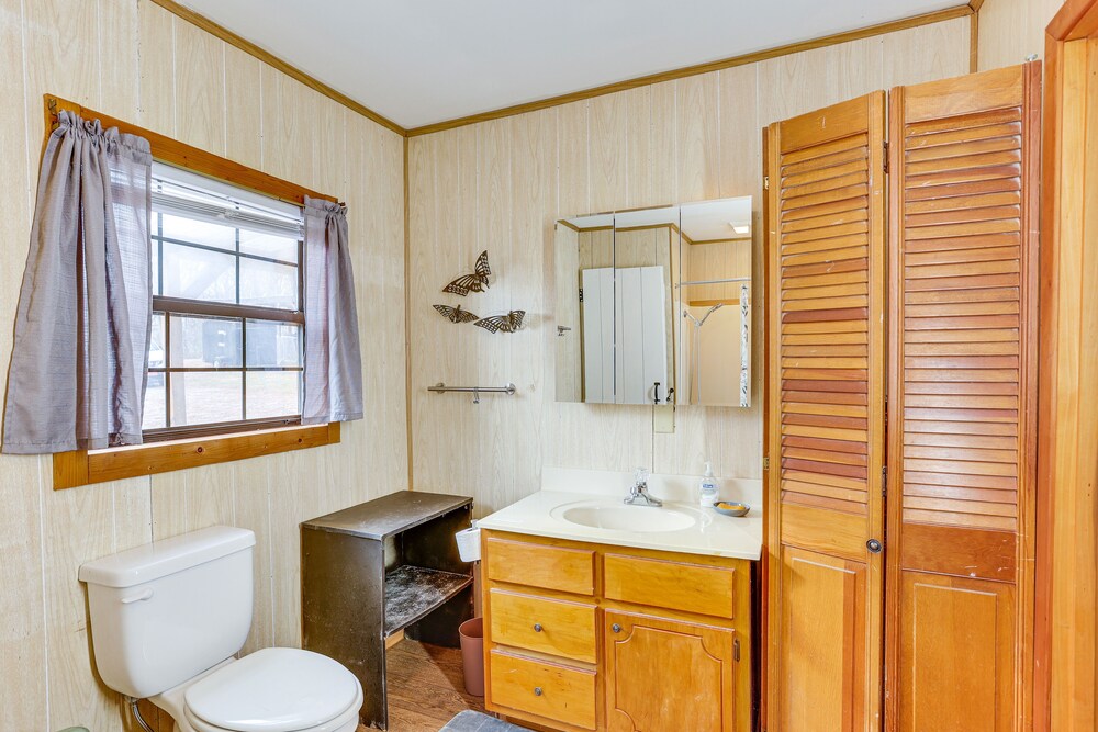 Brodies Landing Cottage ~ Half Mi to Lick Creek! view 4