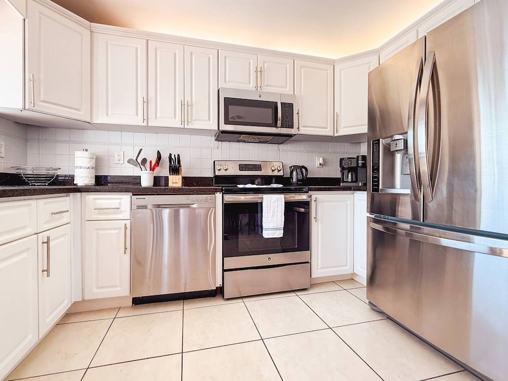 Waterfront Florida Vibes and Views - King Bed