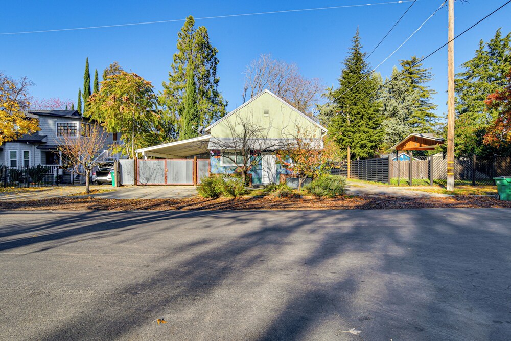 1 Mi to City Plaza: Family-friendly Chico Home