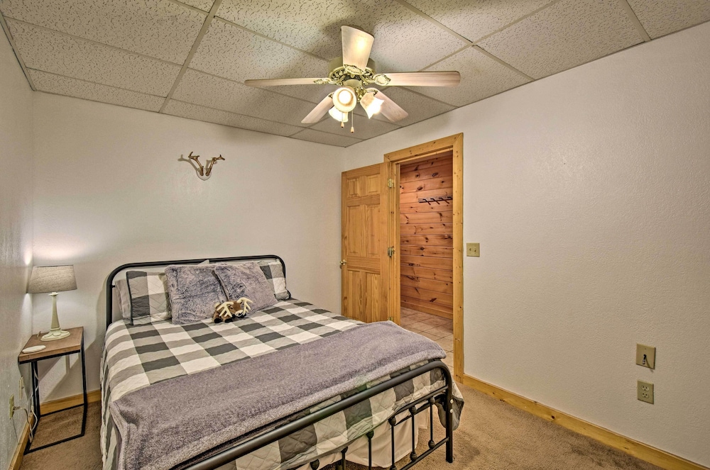 Cozy 'sunset View' Cabin w/ Game Room & Mtn Views! view 5