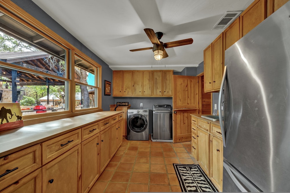 Terracotta Oasis - Wimberley for 30 Guests