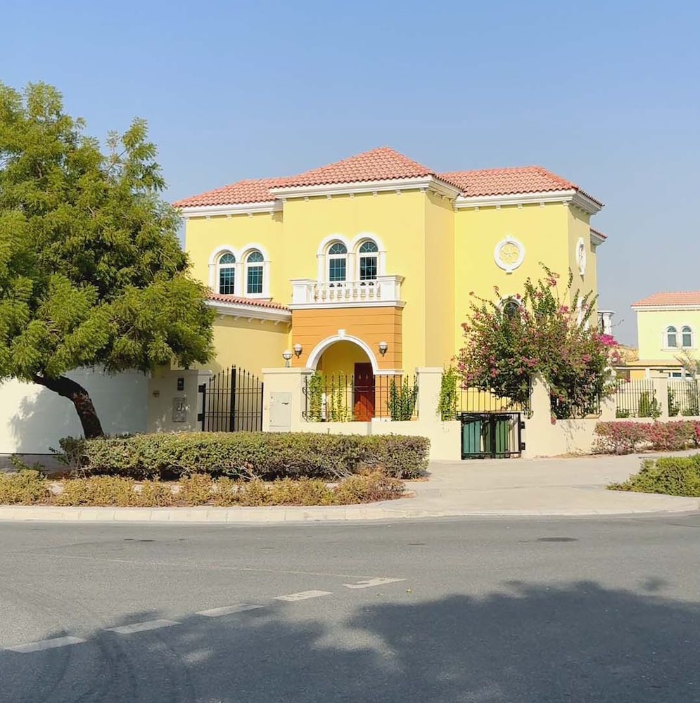 Venduras- Luxe 3BR Villa Jumeirah Park