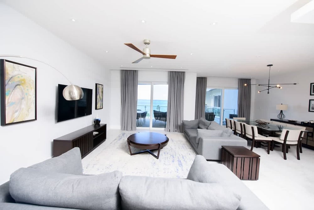 4 Bedroom Cable Beach Condo With Balcony