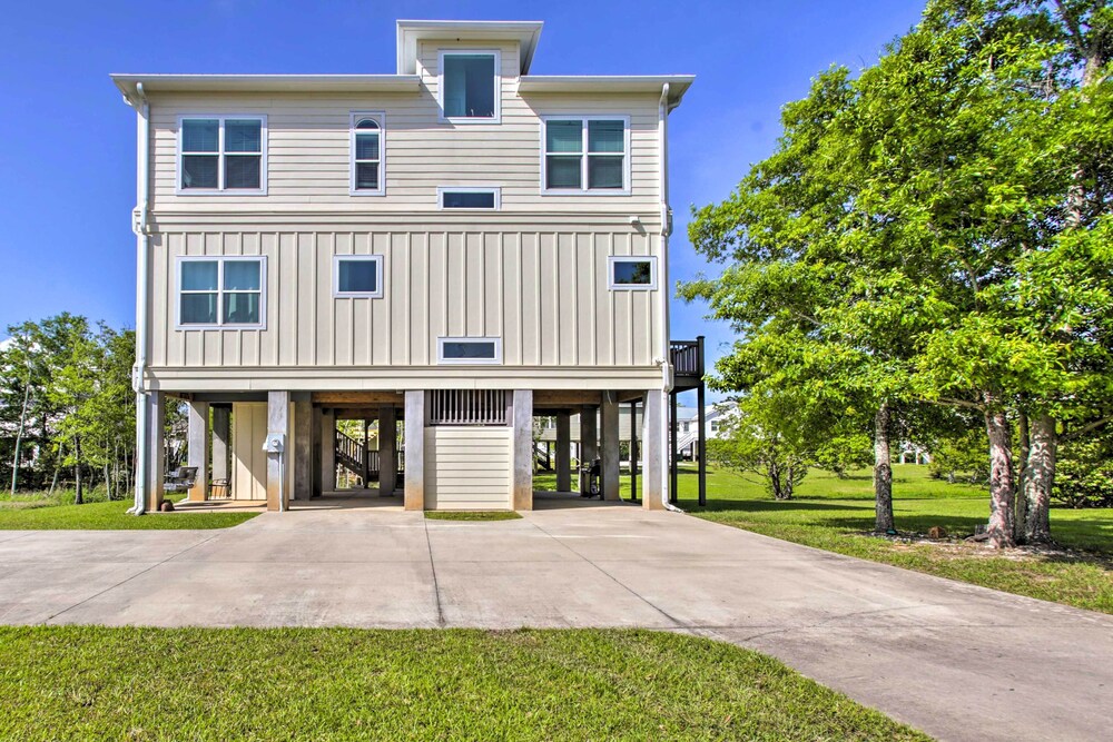 Waveland Abode w/ Patio, Walk to Beach! view 5