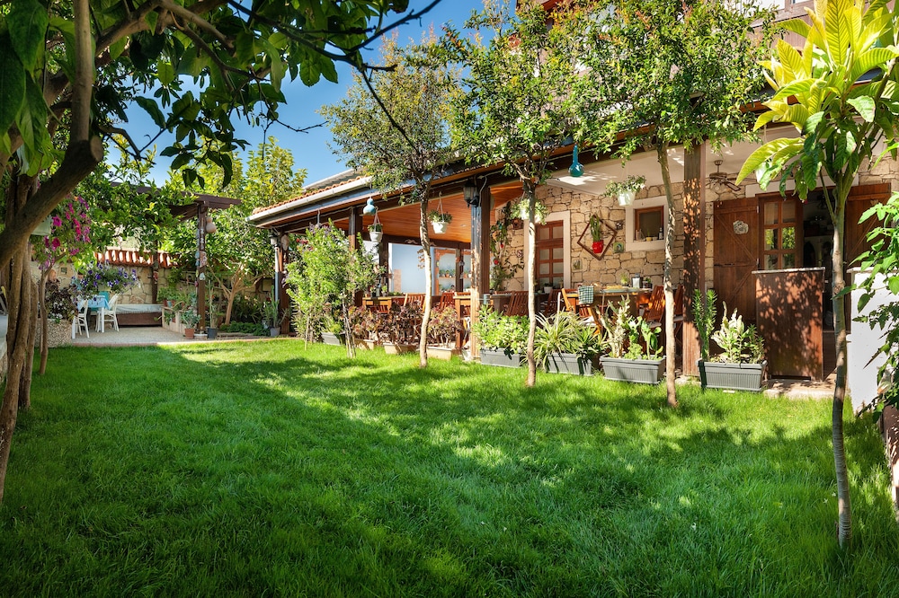 Flores Hotel Alaçatı - Image 7