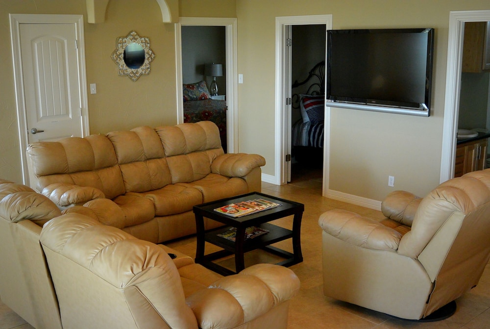 Parrot Head 3 Bedroom Home by RedAwning