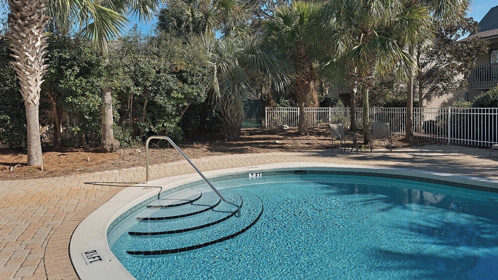 Charming Beach Cottage, 2 Pools and Tennis Access + Free Attraction Tickets!