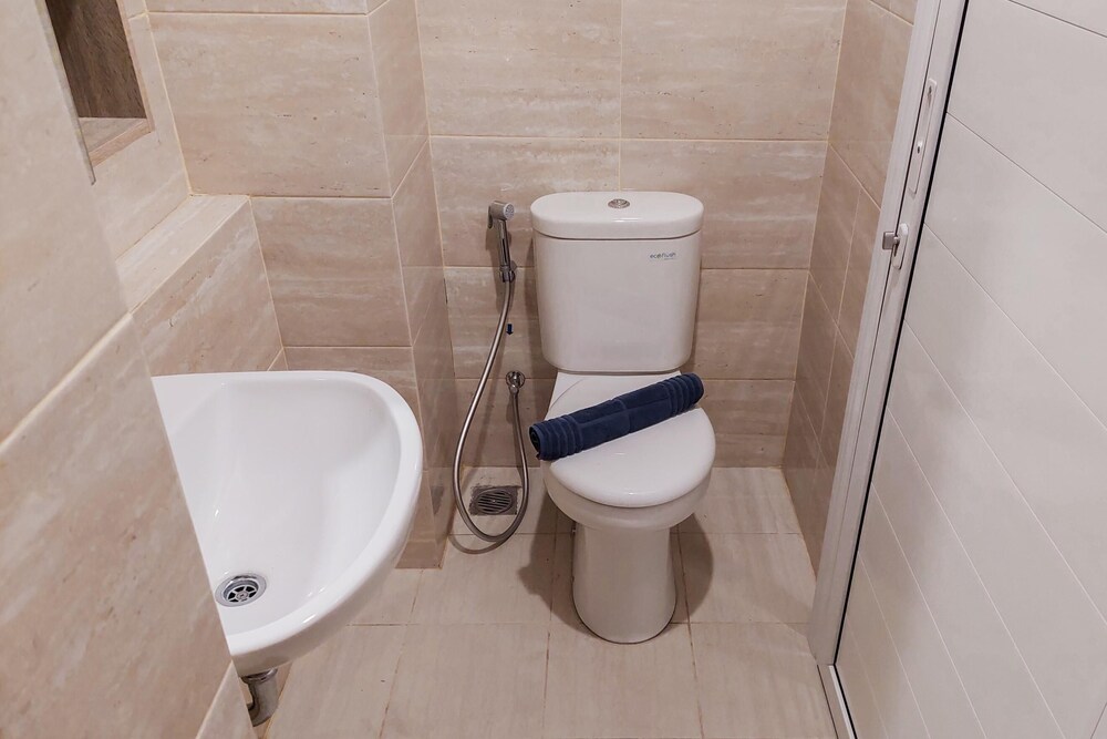 Fully Furnished with Cozy Design Studio Apartment at Springwood Residence