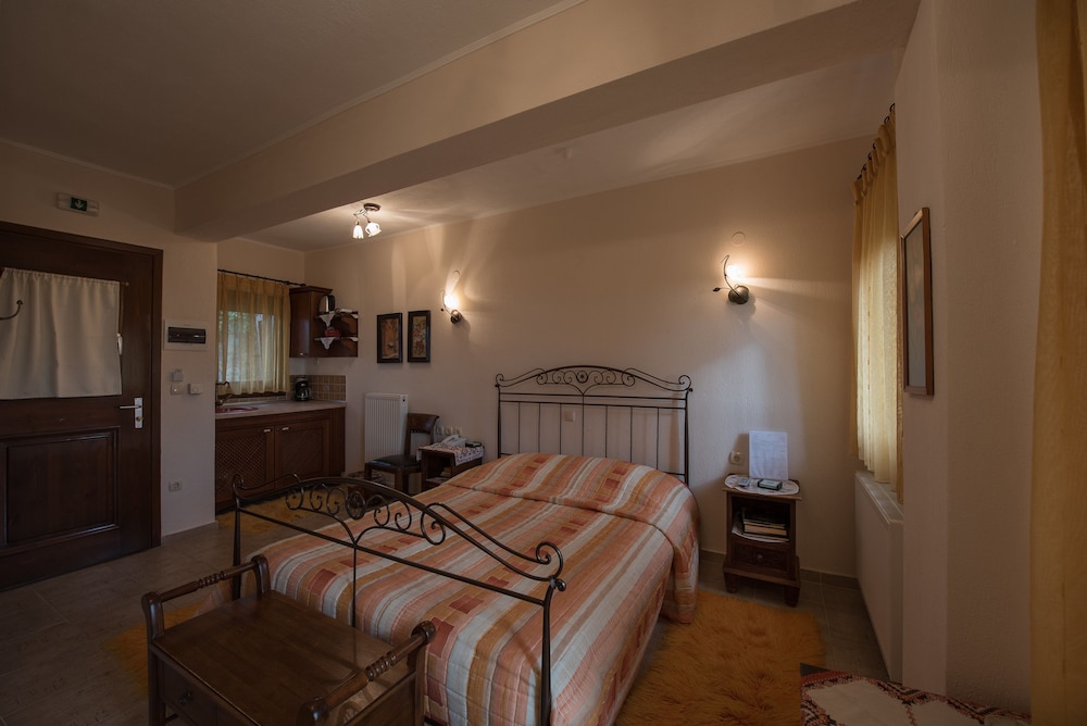 Chorostasi Guest House