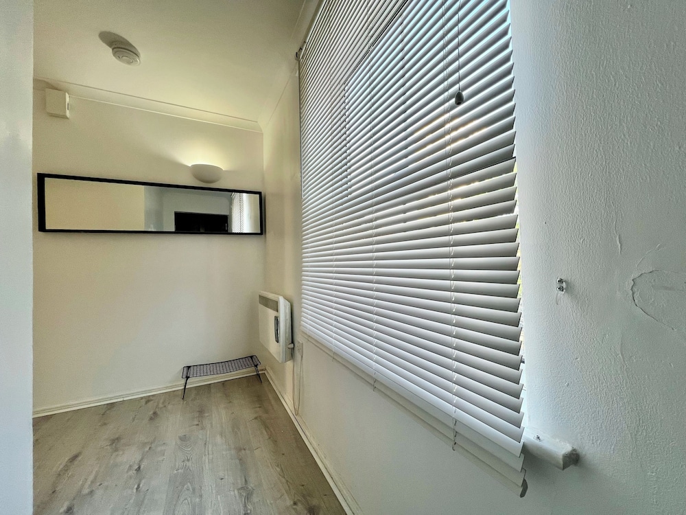 London Oasis Apartment Escape