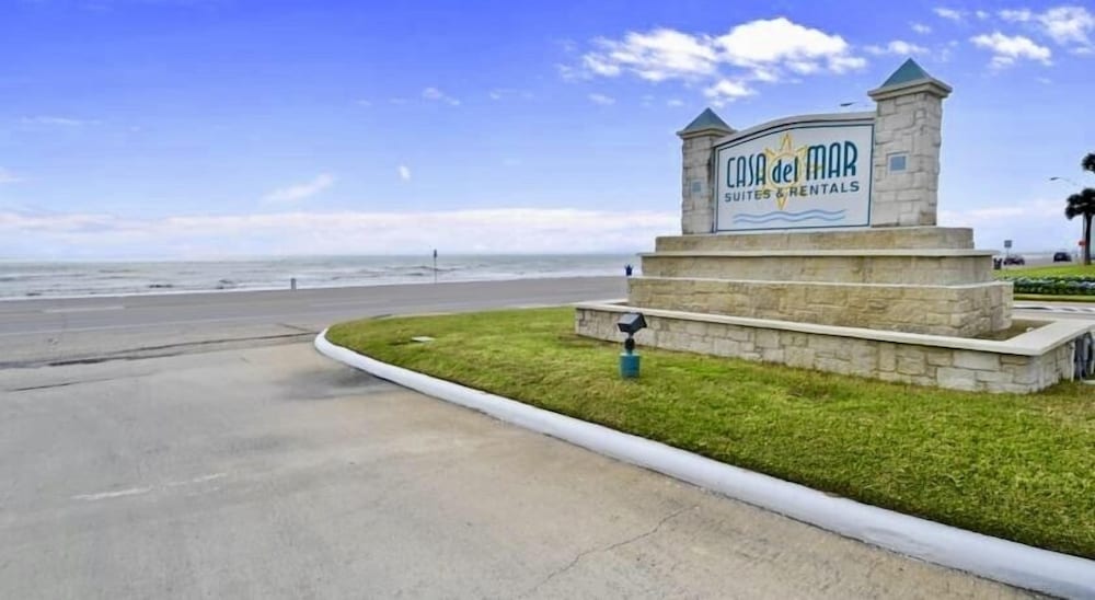 Casa del Mar On The Seawall