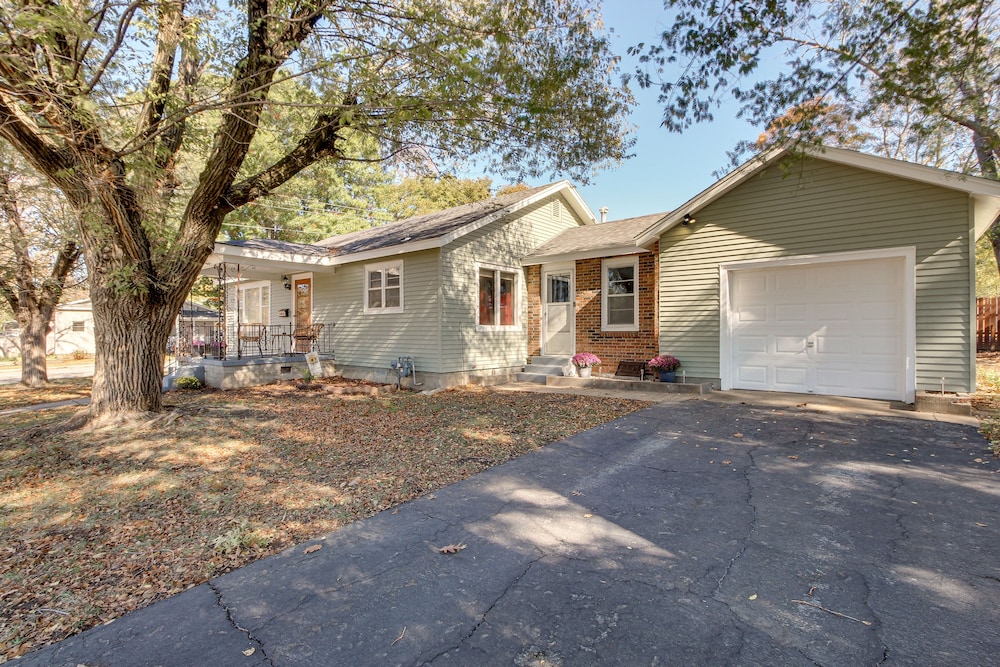 Missouri Escape w/ Furnished Patio, Near Downtown!