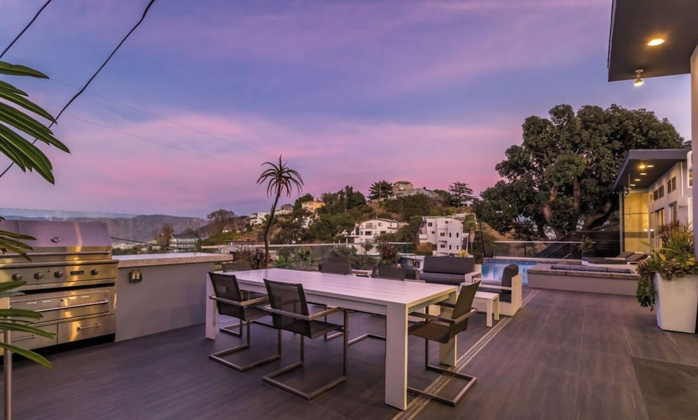 Mulholland View - Mid-century Modern Escape w/ Infinity Pool