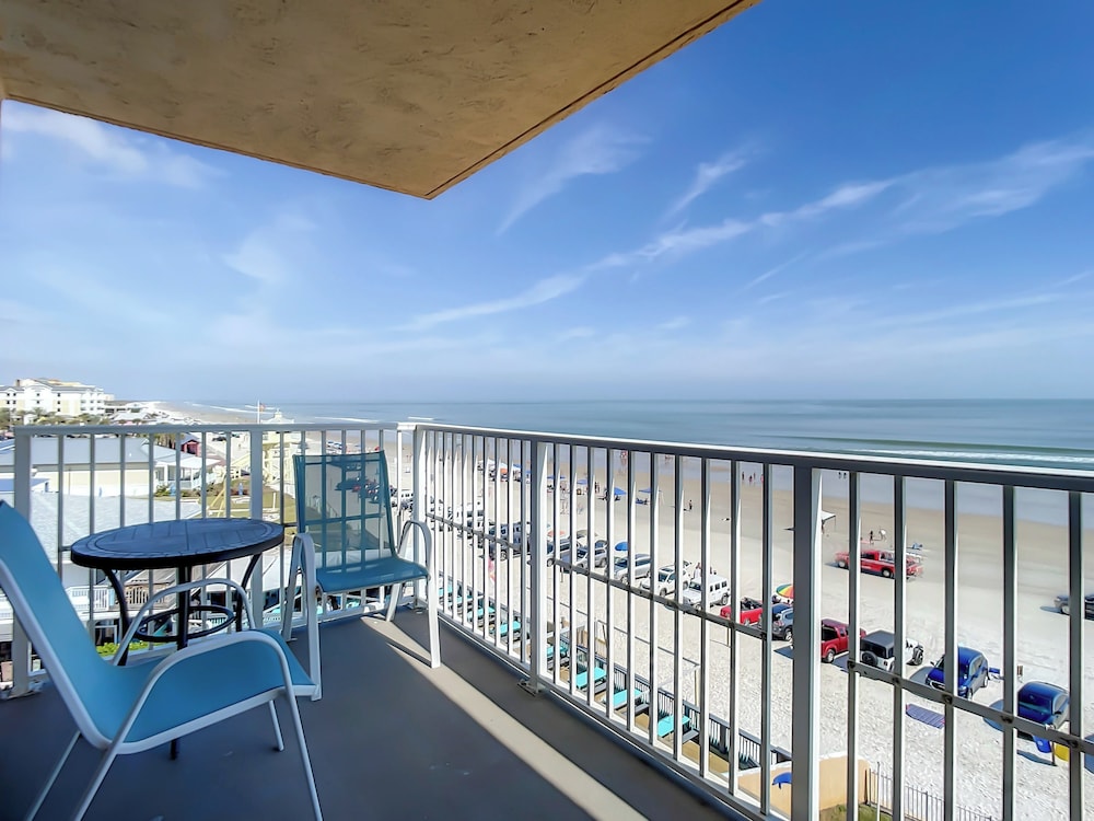 Oceania Beach Club