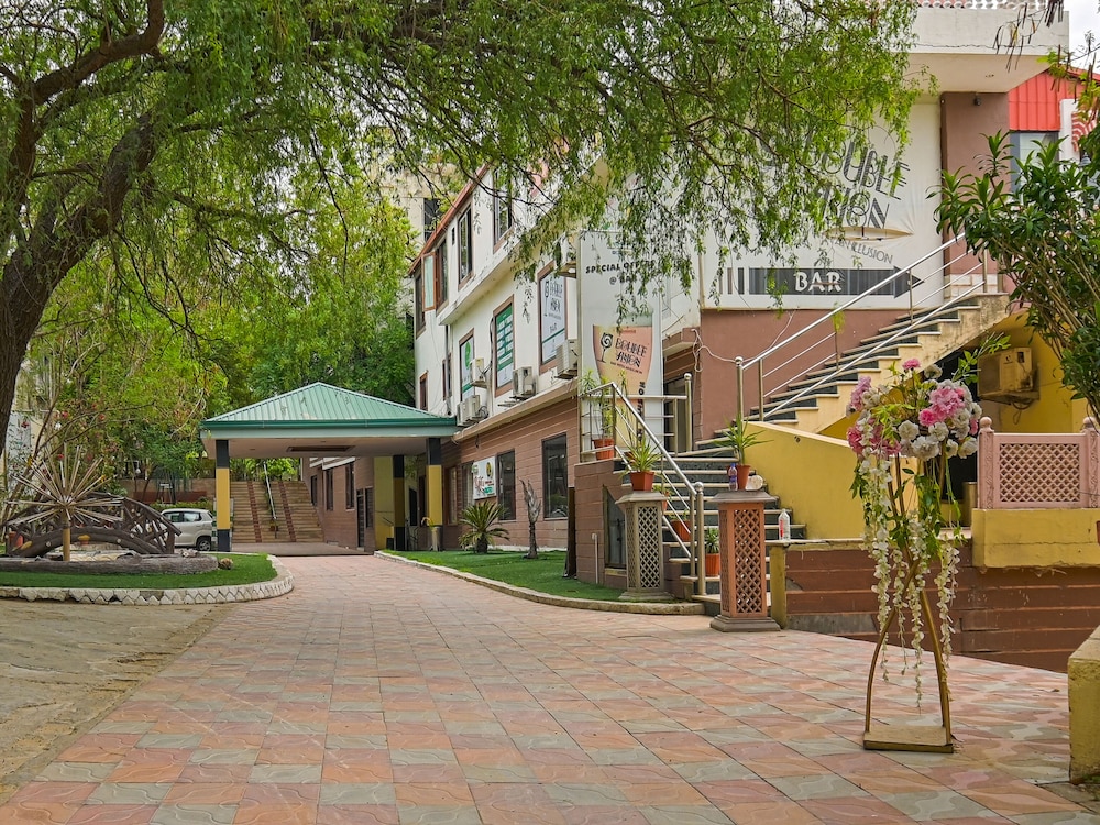 The Byke Grassfield Resort With Outdoor Pool, Shyam Nagar