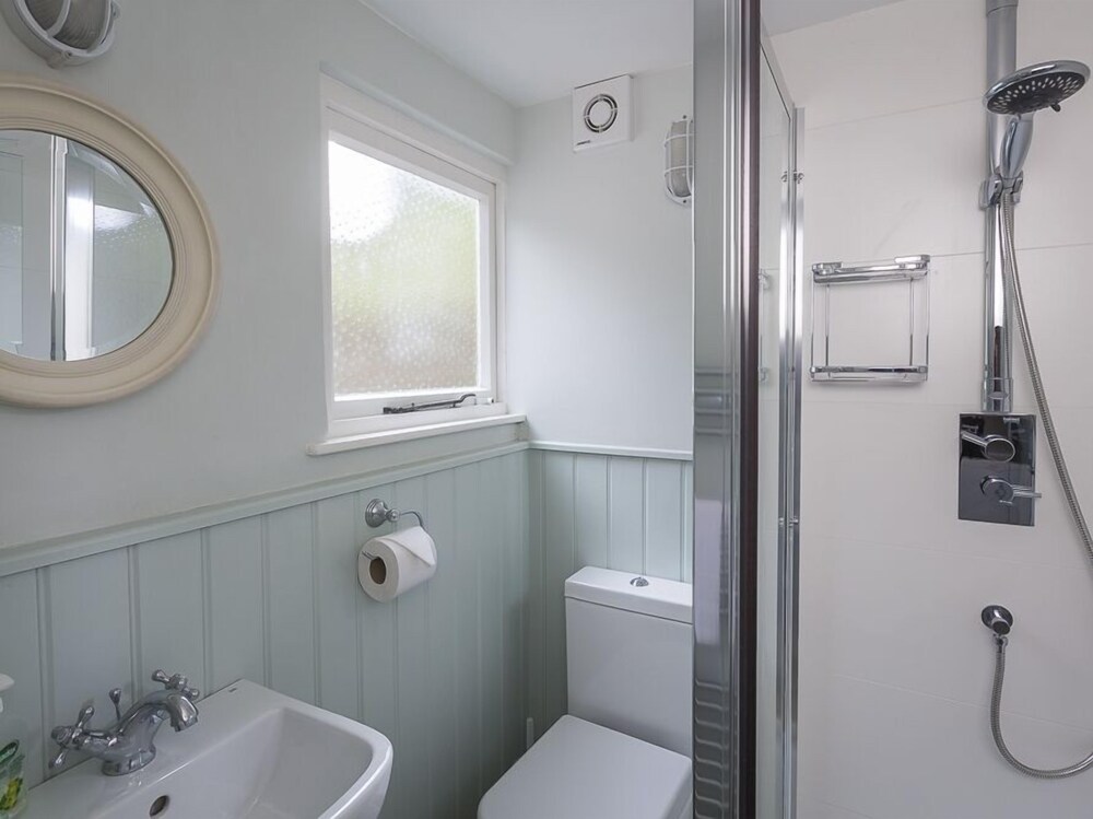 11 Robinsons Row view 3