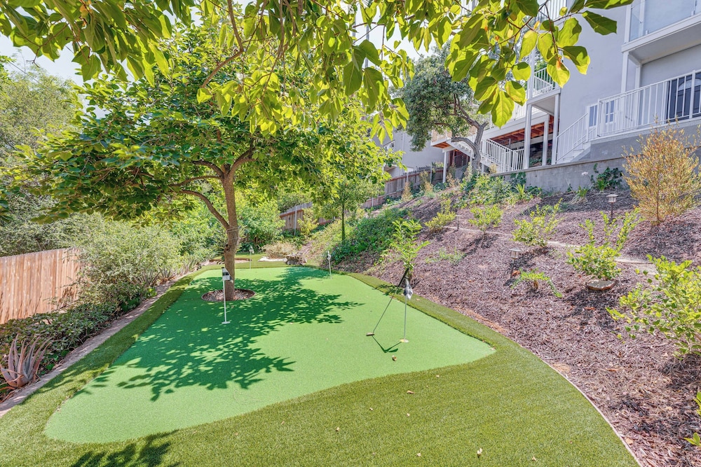 2 Mi to Rose Bowl Stadium: Mtn-view Gem w/ Patio