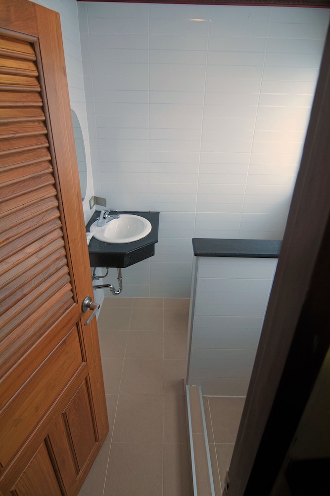 Sky Suites - Image 5