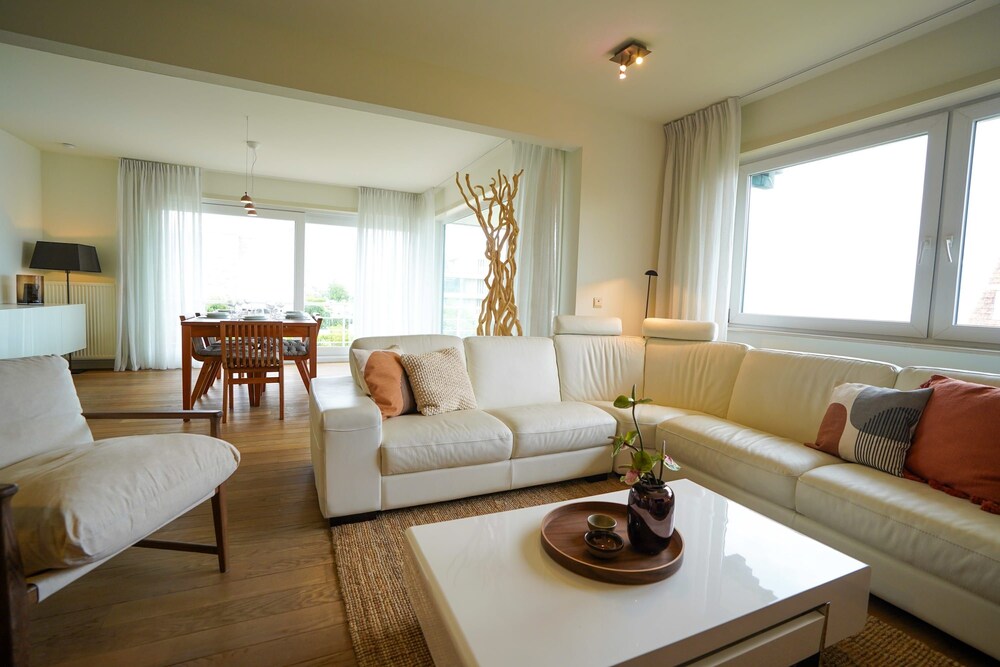 Spacious Apartment With Sea Views