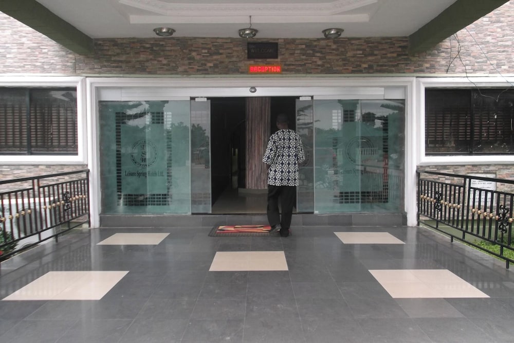 LEISURE SPRING HOTEL