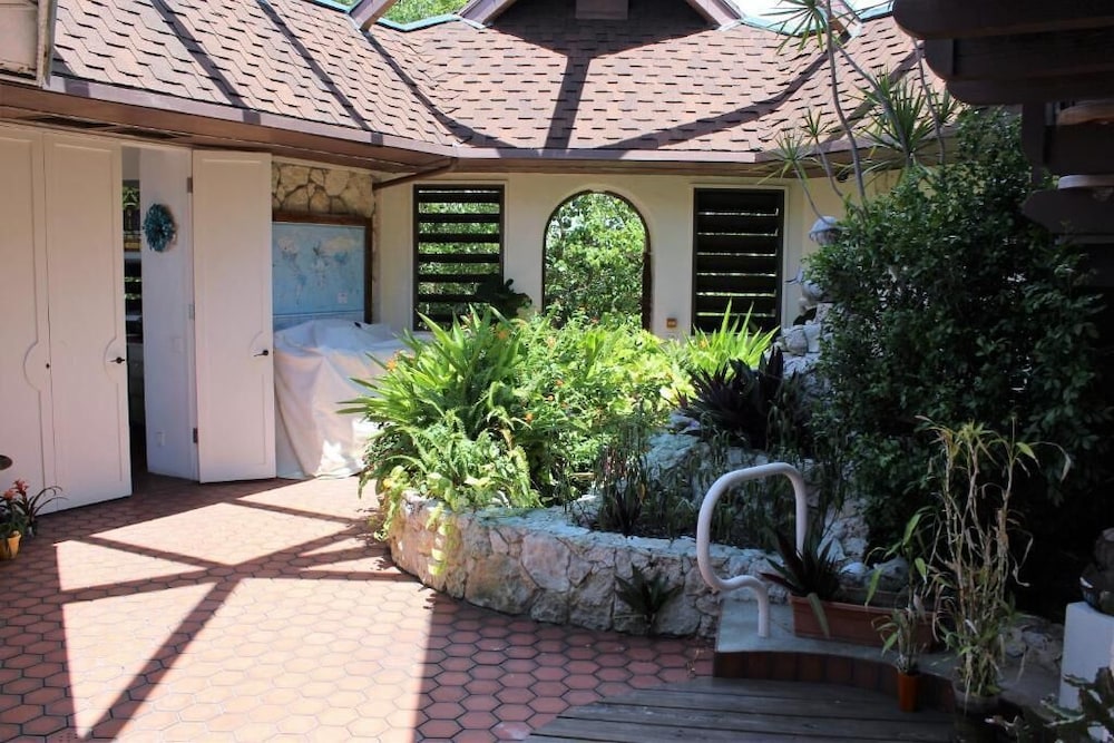 Barnacle Resort