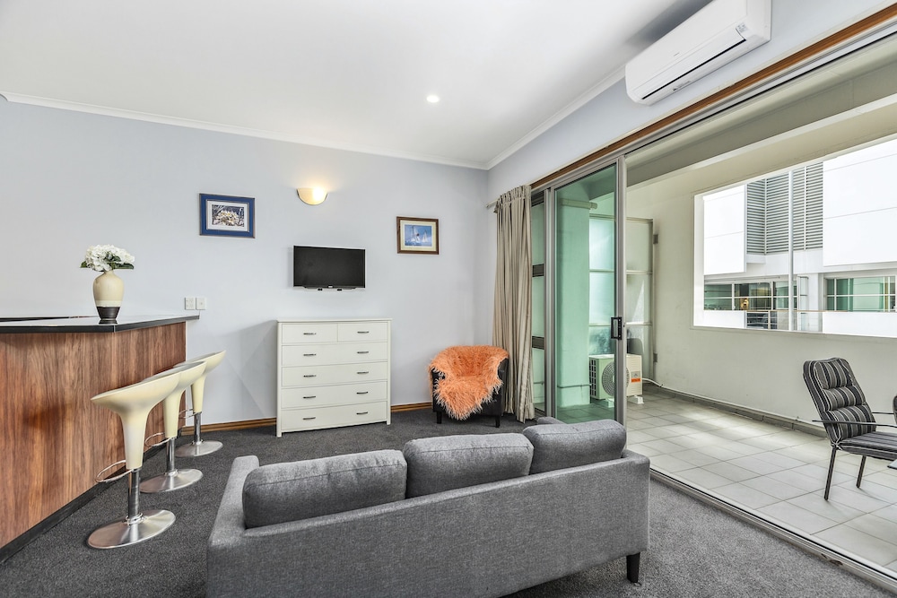 Two Bedroom Waterfront & City Apartment