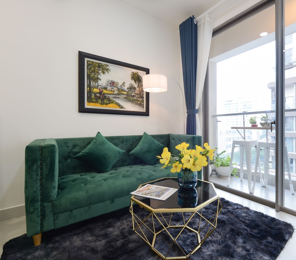 Jennifer House - Millenium Apartment