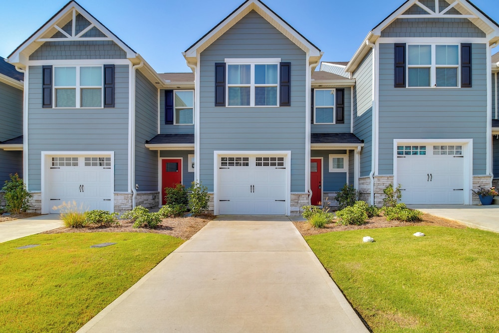 Modern Townhome w/ Patio 7 Mi to Dtwn Cartersville