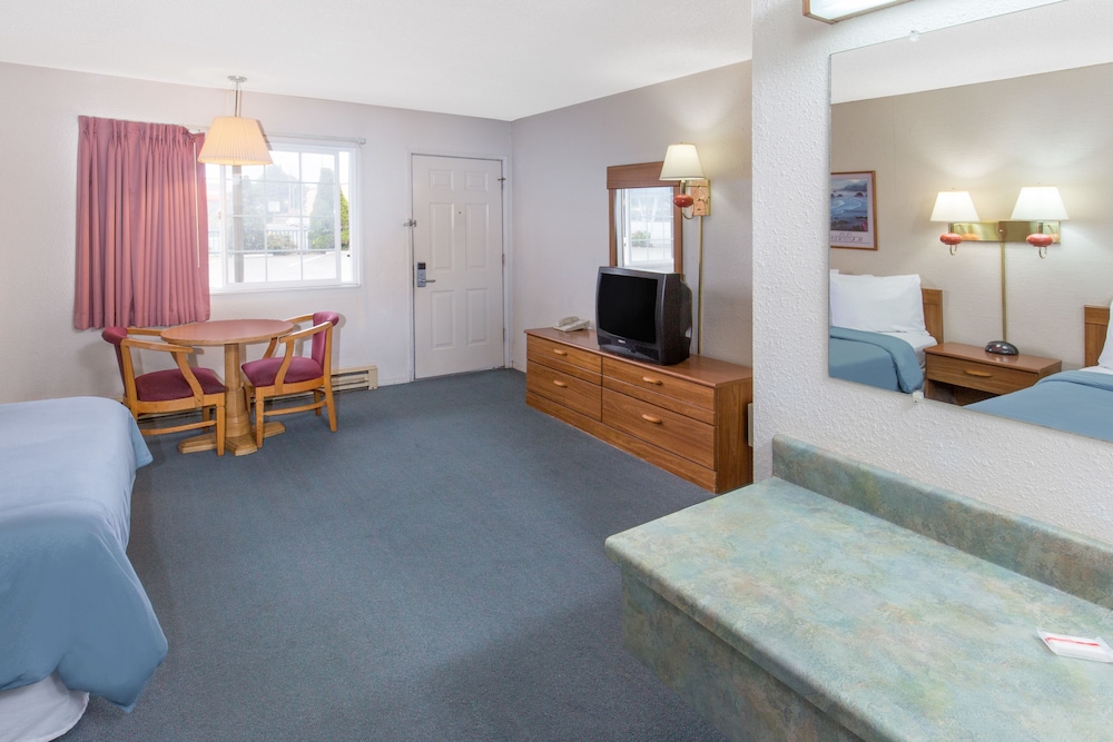 Redwood Inn view 5
