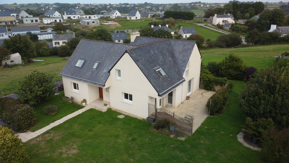 House in Saint-pabu Near Stunning Beaches