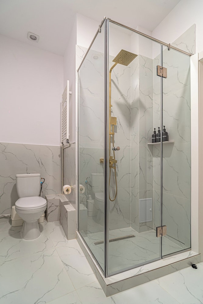 Loggia & Luxe 4BR Penthouse in Universitatii Area