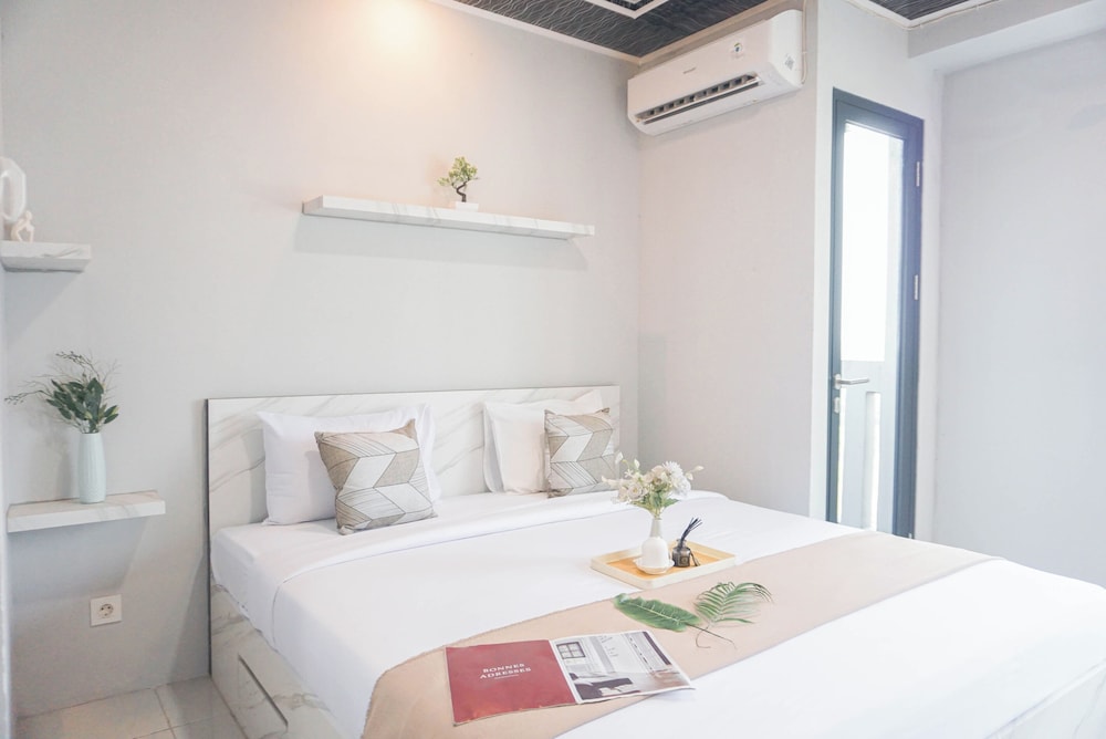Cozy And Homey Studio At Riverdale Apartment