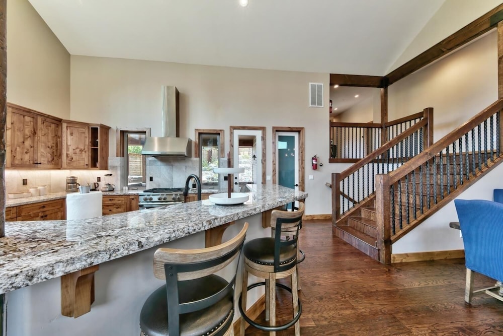 1008c Mountain View Retreat 5 Bedroom Home
