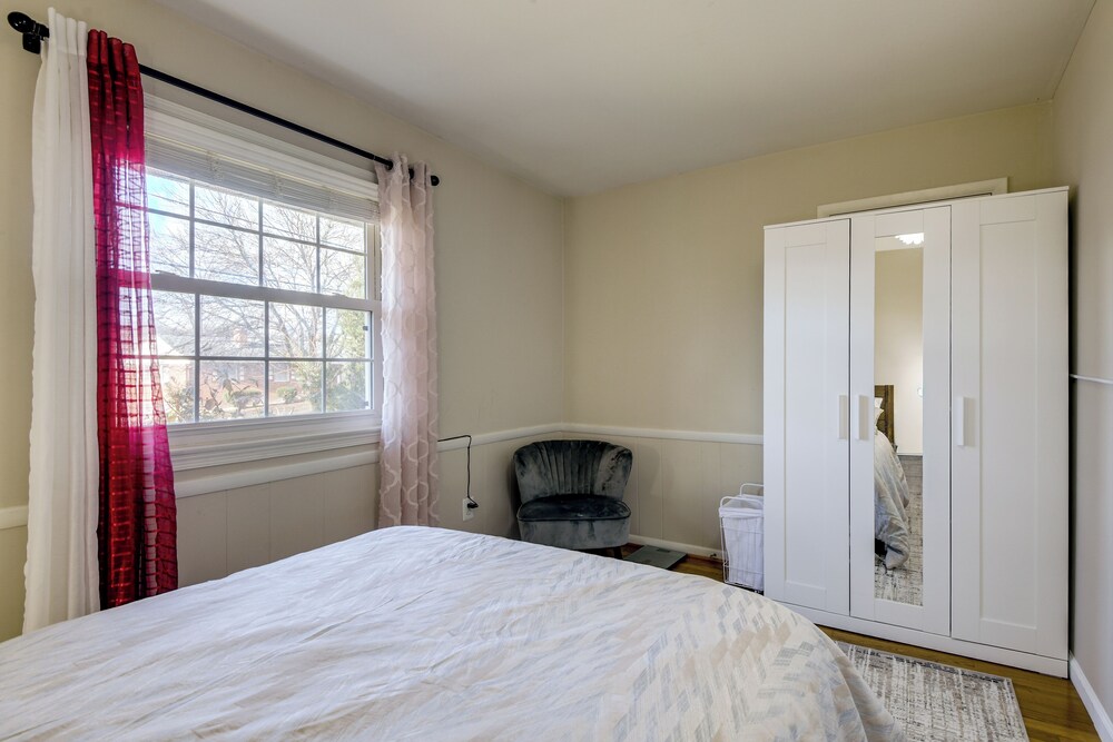 Convenient + Cozy! Apartment in DC Suburbs!
