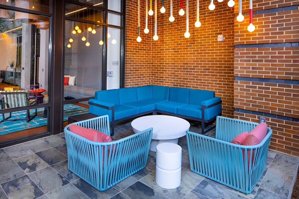 Fun & Comfort Await Alexandria Apartment