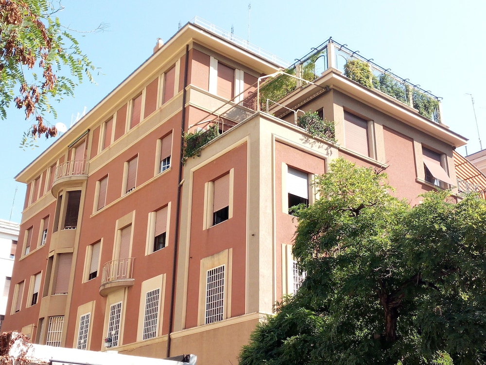 Dea Roma Inn