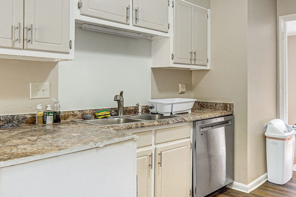 5 Mi to Fort Bragg: Family Gem Near Parks & Trails