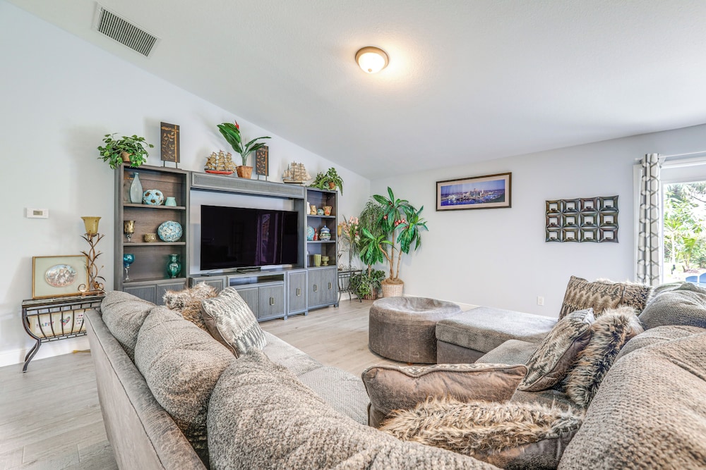 4 Mi to Clover Park: Home w/ Yard in Port St Lucie