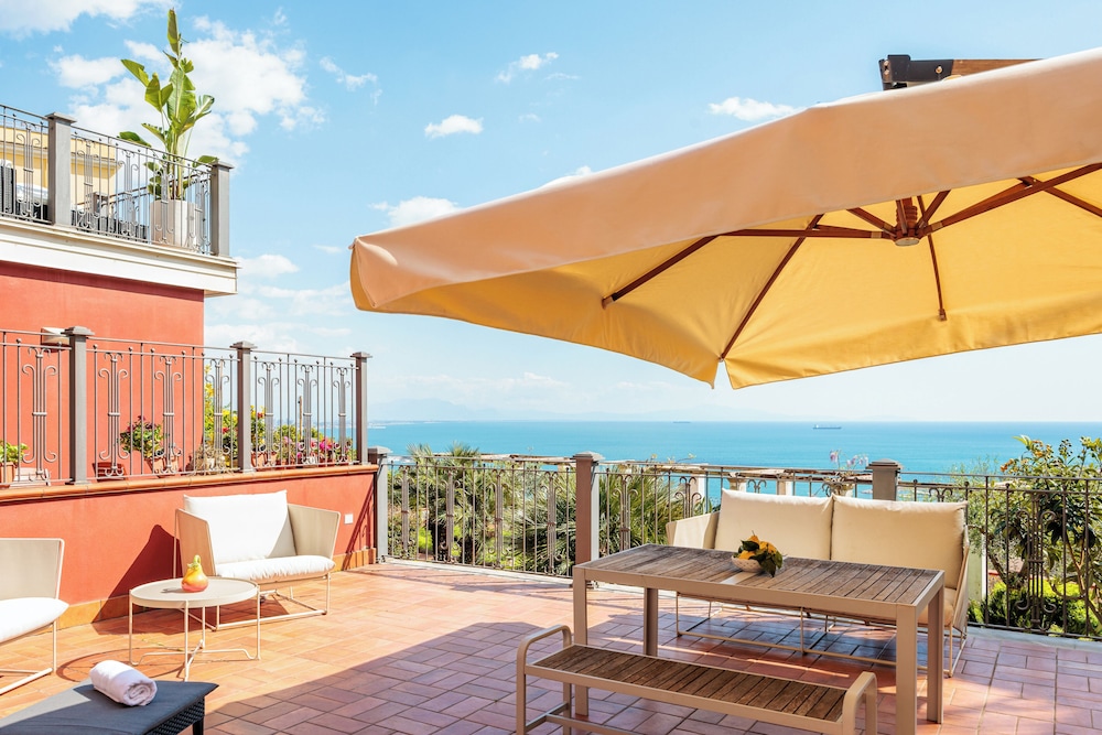 Terrazza Aphrodite by Napoliapartments
