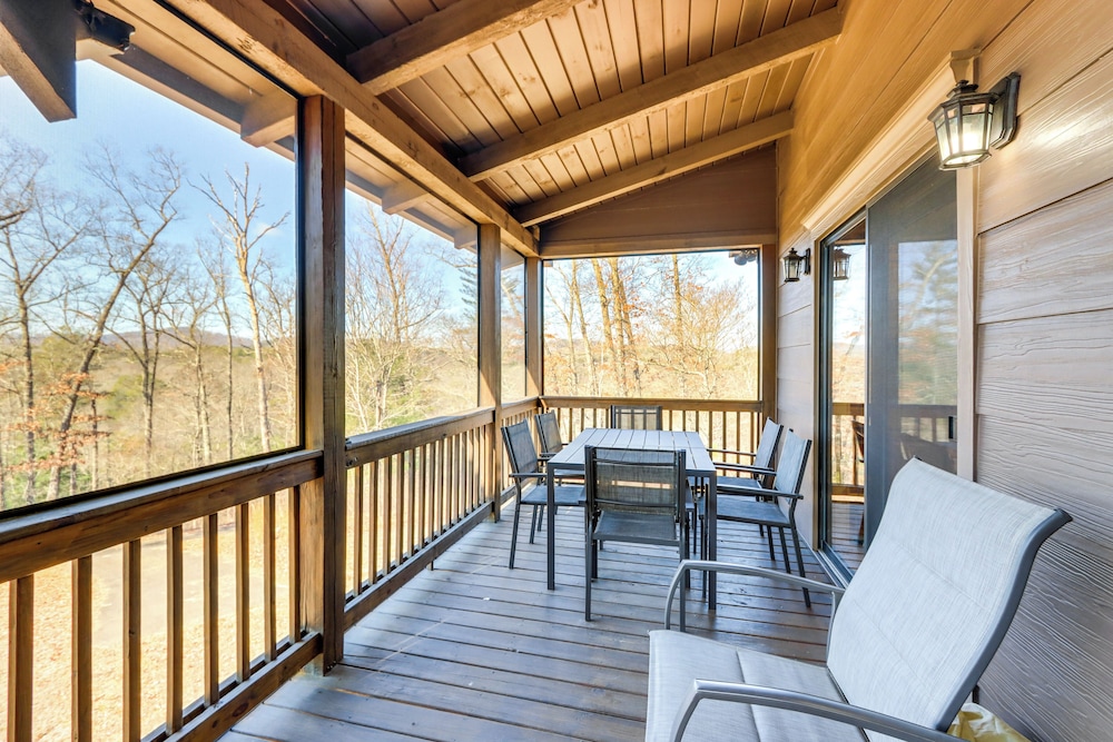 Blue Ridge Orchard Overlook' Cabin w/ Hot Tub