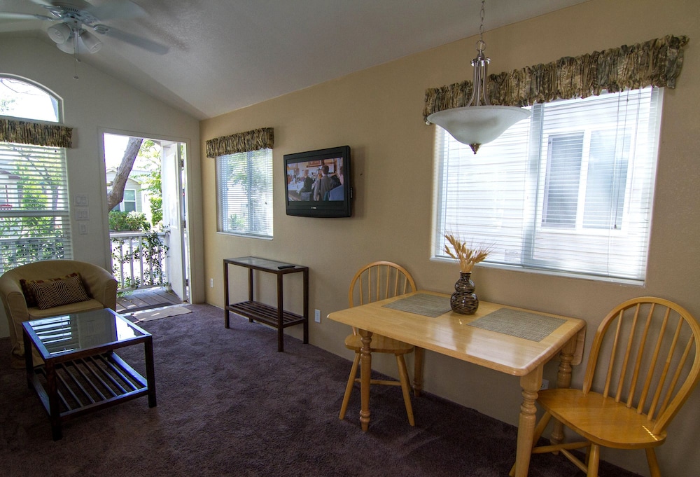 Arden Acres Executive Suites and Cottages