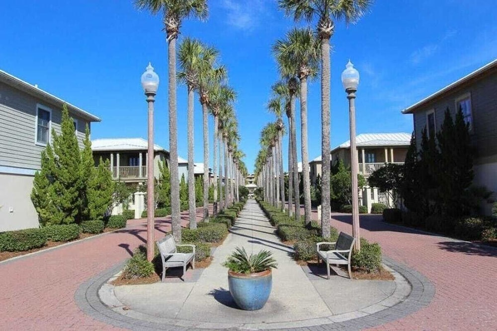 Steps to Rosemary Beach, Pool, Patio w/ Firepit The Salty Perch by Avantstay