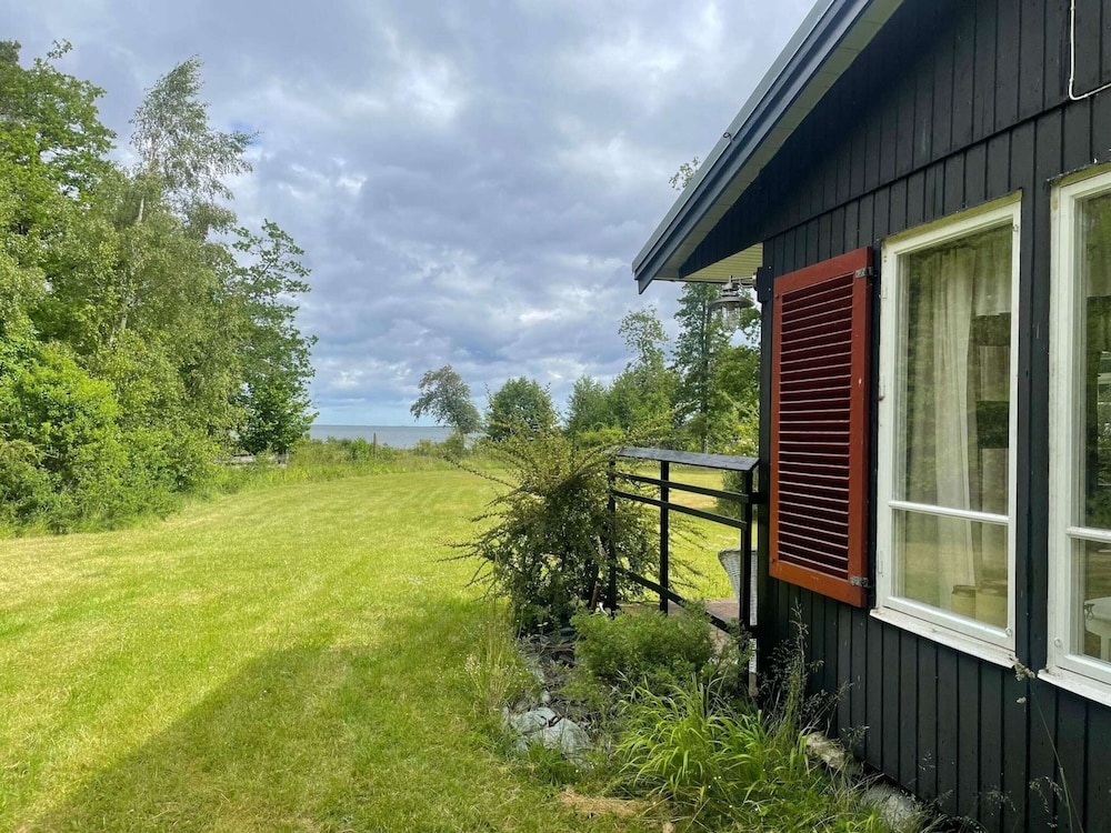 Cozy Seaside Getaway in Grankullavik