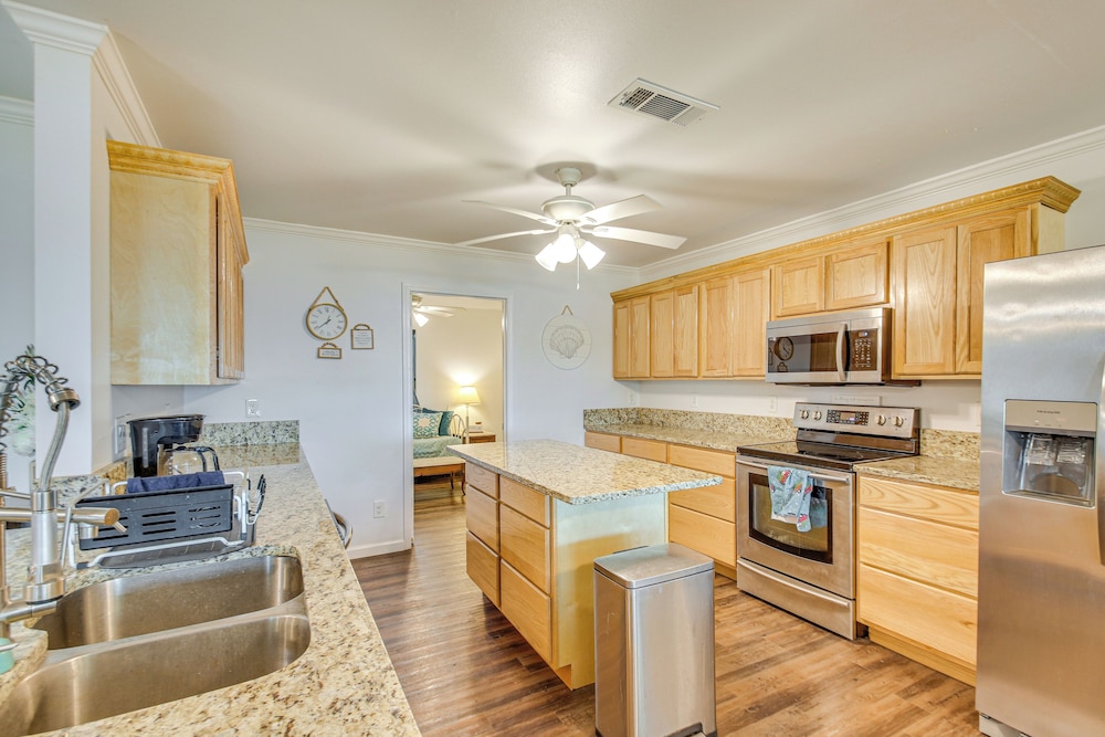 Private Patio & Hot Tub: Bayside Home in Pace!