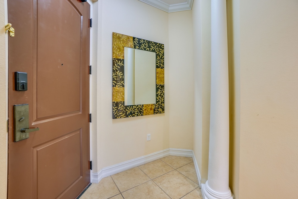 Tampa Resort Condo: Pool Access & Central A/c! view 2