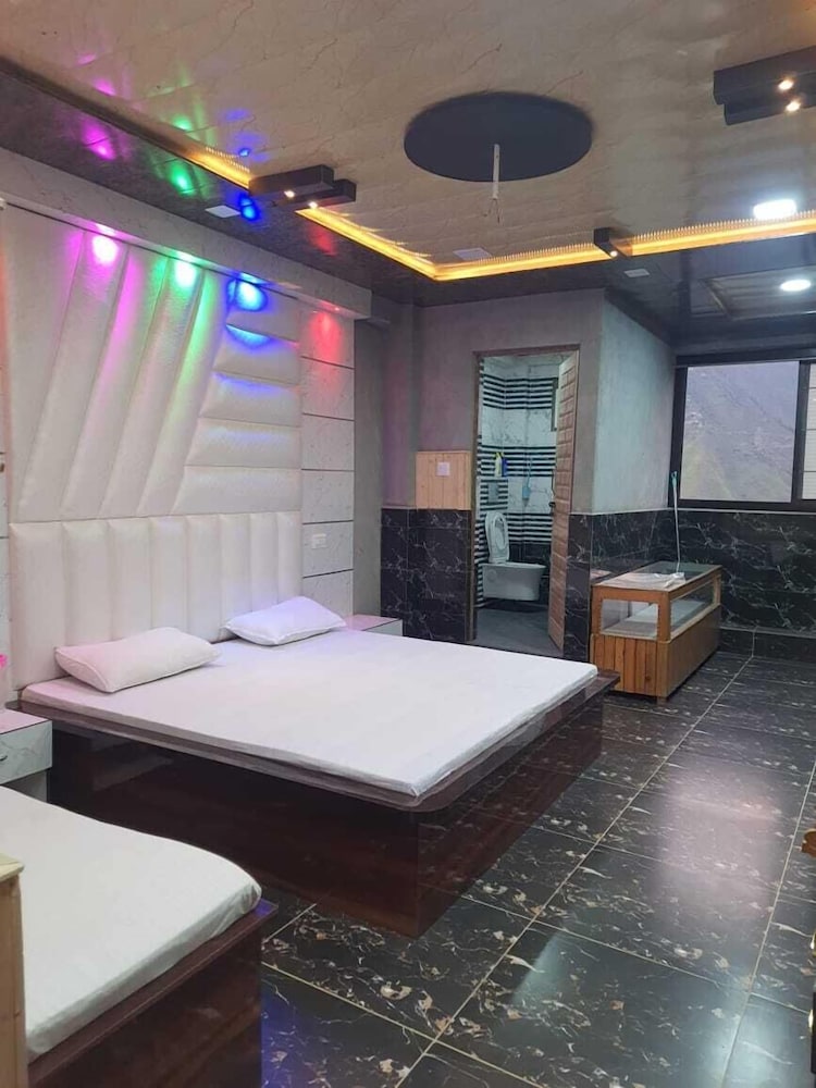JAPOTRA HOME STAY