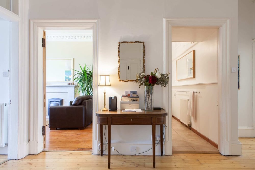 Amazing 4 Bedroom Apartment Just Off The Meadows