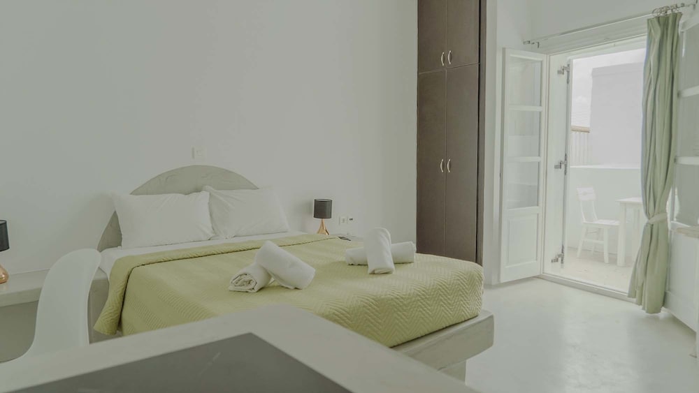 Loukas & Emma Eco Houses