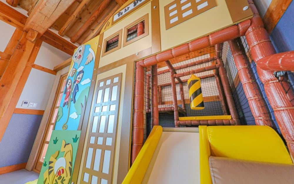 Gyeongju Onmaru Hanok Pool Villa view 4