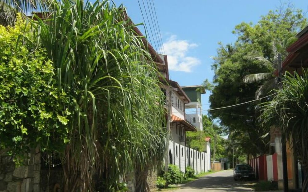 Gayana Hotel
